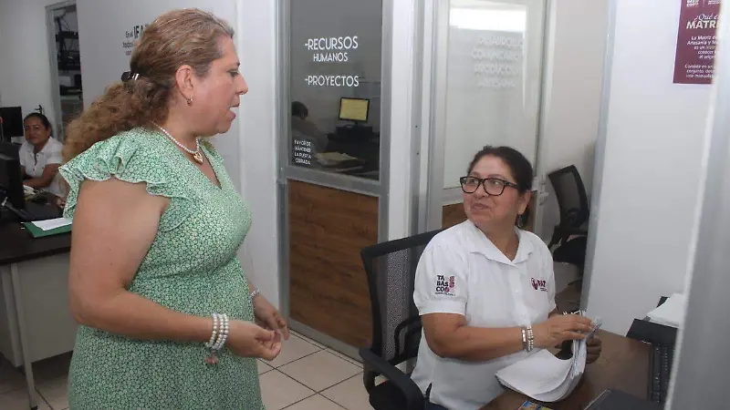 Titular del IFAT dando indicaciones 